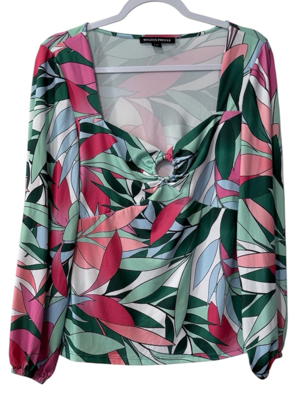 Boston Proper women’s Small long sleeve sweet-heart ring neck colorful blouse